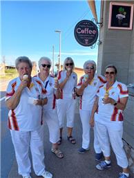 Hot Day  at Maderia Bowling club